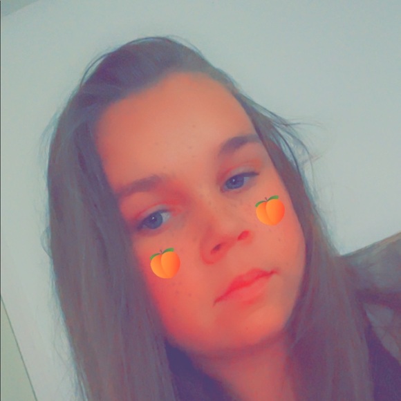 Meet your Posher, Emily - Picture 1 of 1